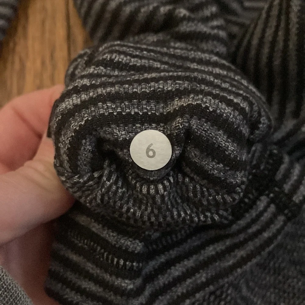 Lululemon Run: Turn Around Long Sleeve - Size 6 - Picture 3 of 4